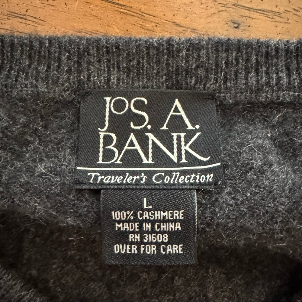 Jos. A. Bank 100% Cashmere V-Neck Sweater - Picture 4 of 4